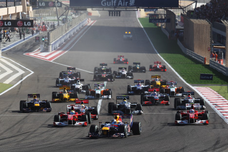 Vettel fik en god start på løbet men blev slået af Ferrari på grund af teknikske problemer
